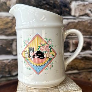 Cute vintage cat pitcher mug